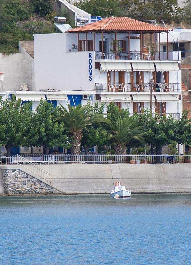 Orfanos Loutraki Rooms Eksteriør billede