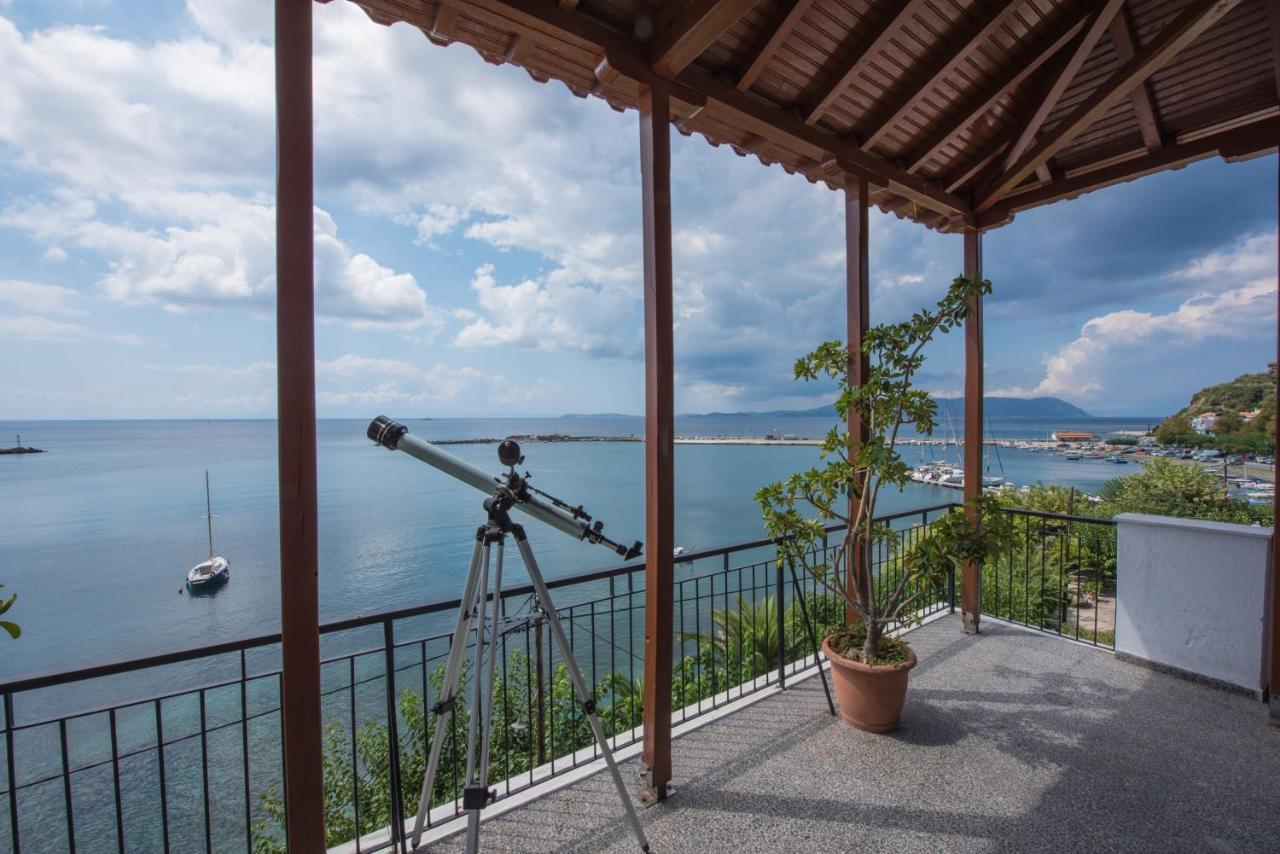 Orfanos Loutraki Rooms Eksteriør billede