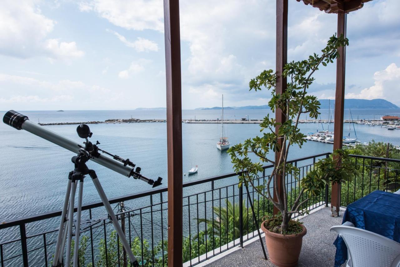Orfanos Loutraki Rooms Eksteriør billede
