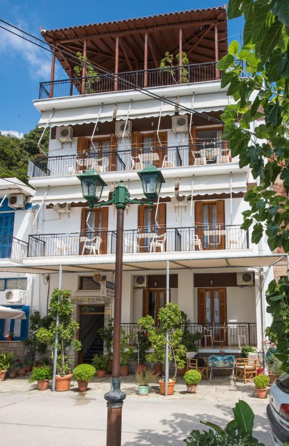 Orfanos Loutraki Rooms Eksteriør billede