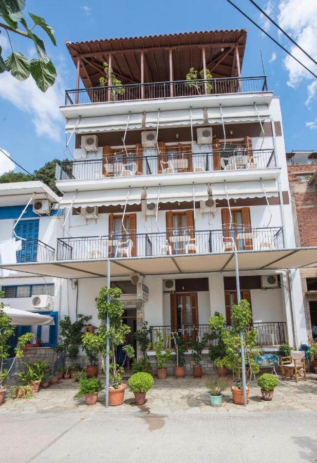 Orfanos Loutraki Rooms Eksteriør billede