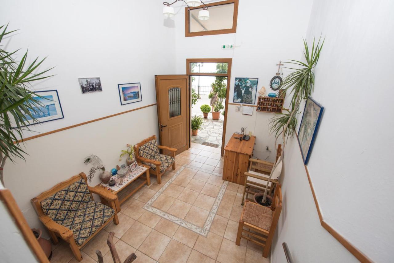 Orfanos Loutraki Rooms Eksteriør billede