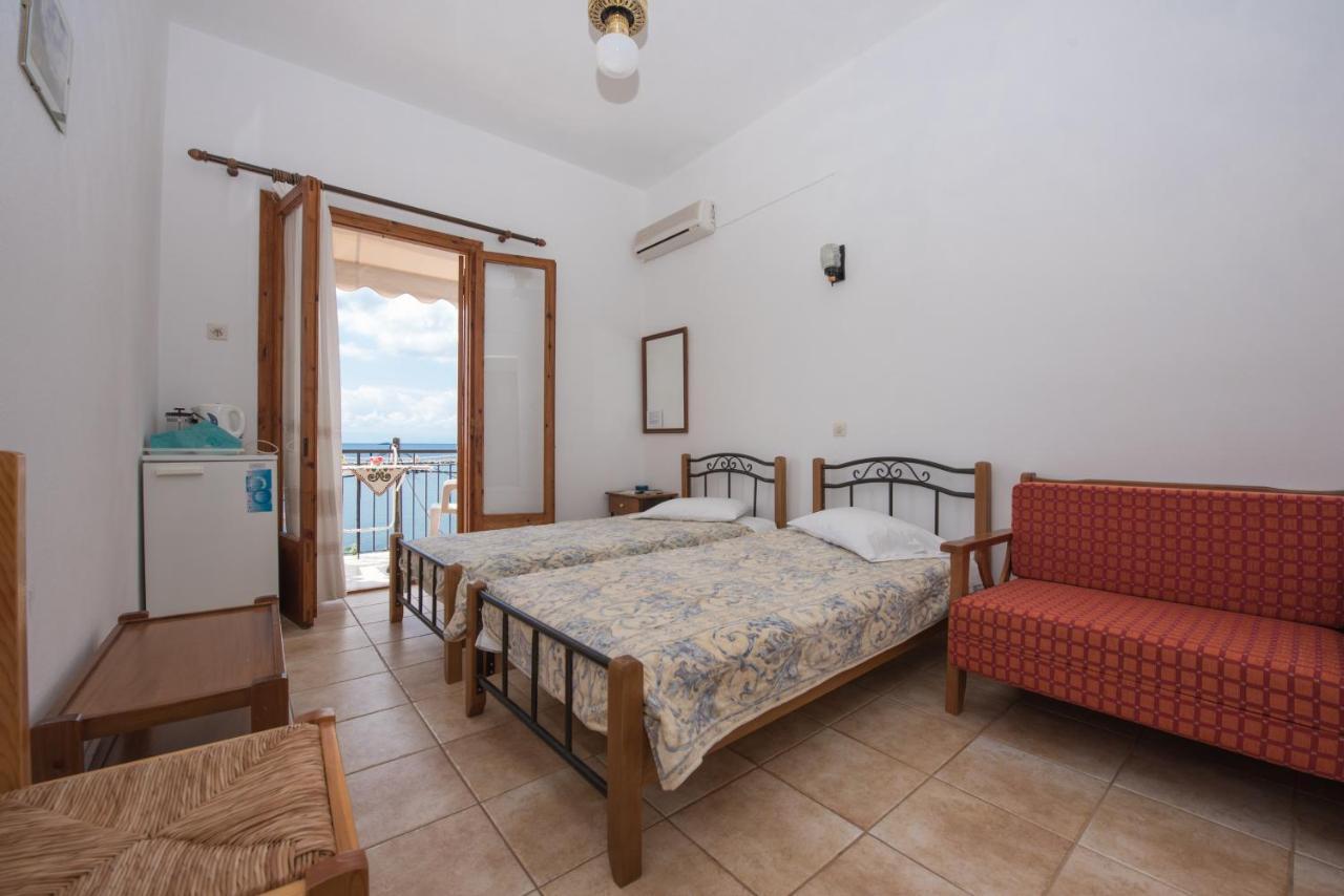 Orfanos Loutraki Rooms Eksteriør billede