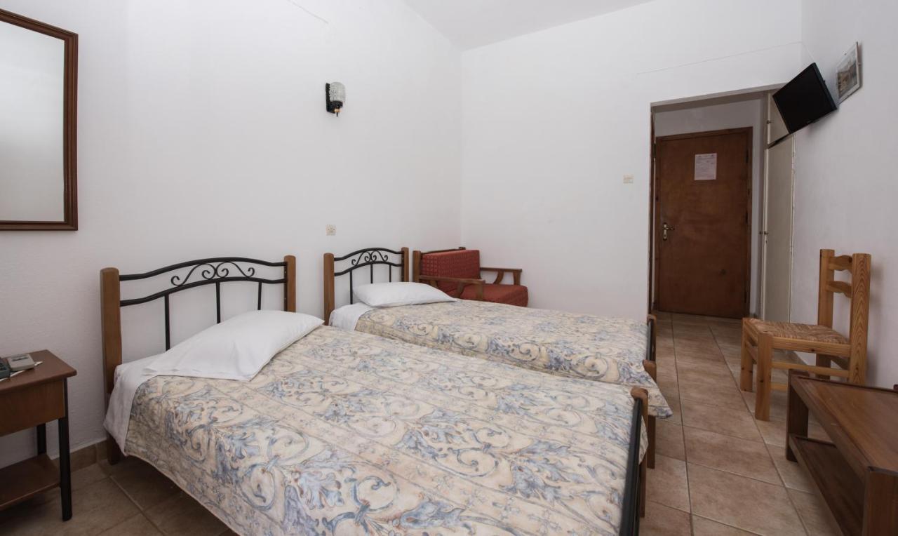 Orfanos Loutraki Rooms Eksteriør billede