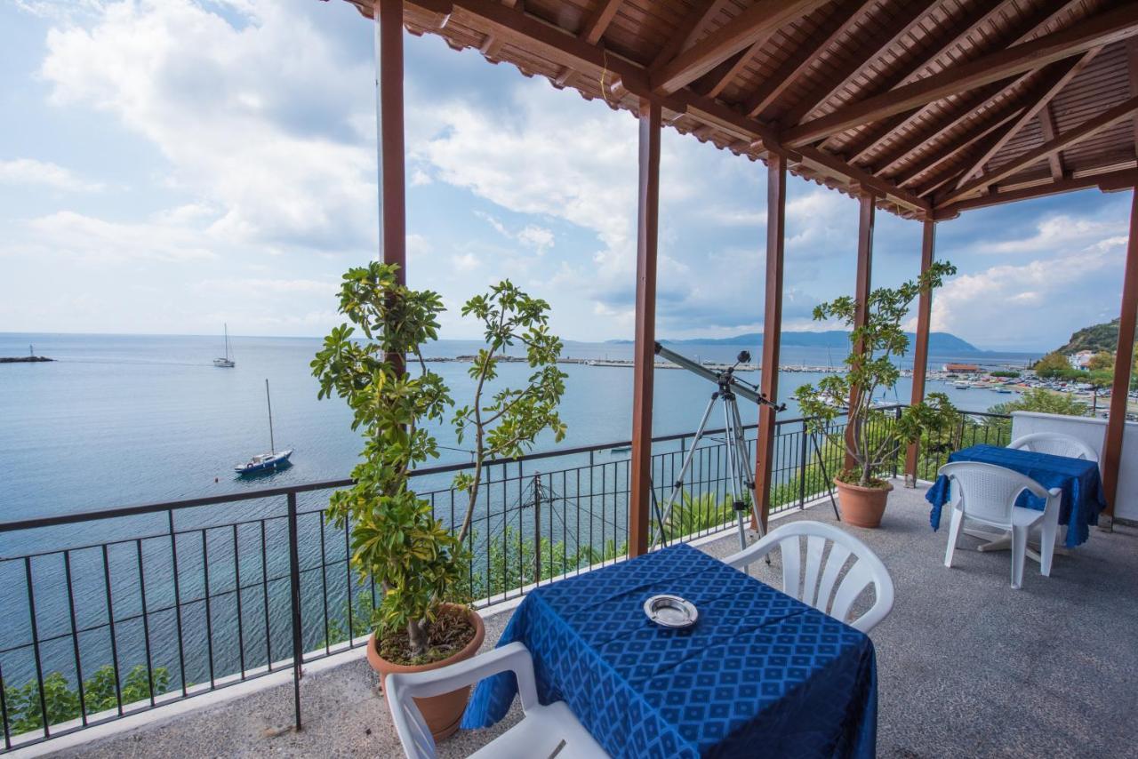 Orfanos Loutraki Rooms Eksteriør billede